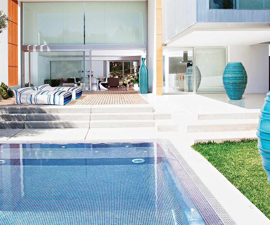 Slide Environmental helterskelter pool 1600x750